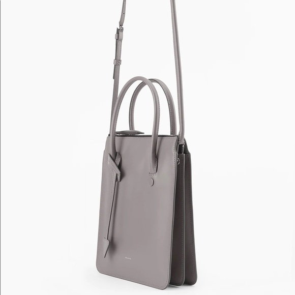 DELAROQ // Troisième tote bag crossbody leather purse in Shroom - Picture 2 of 16